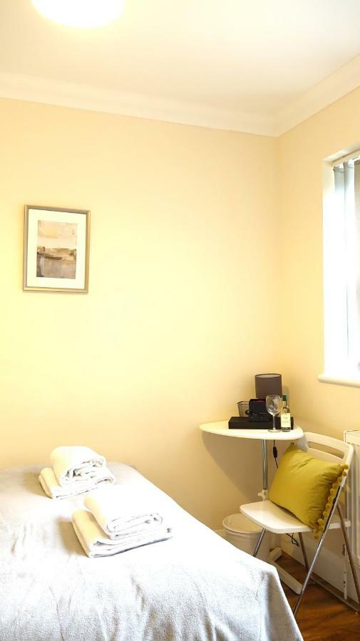 Heathrow Ensuite Rooms- Auto Check In London Eksteriør bilde
