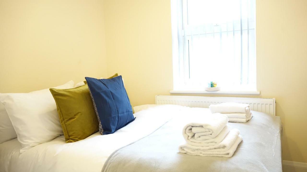 Heathrow Ensuite Rooms- Auto Check In London Eksteriør bilde