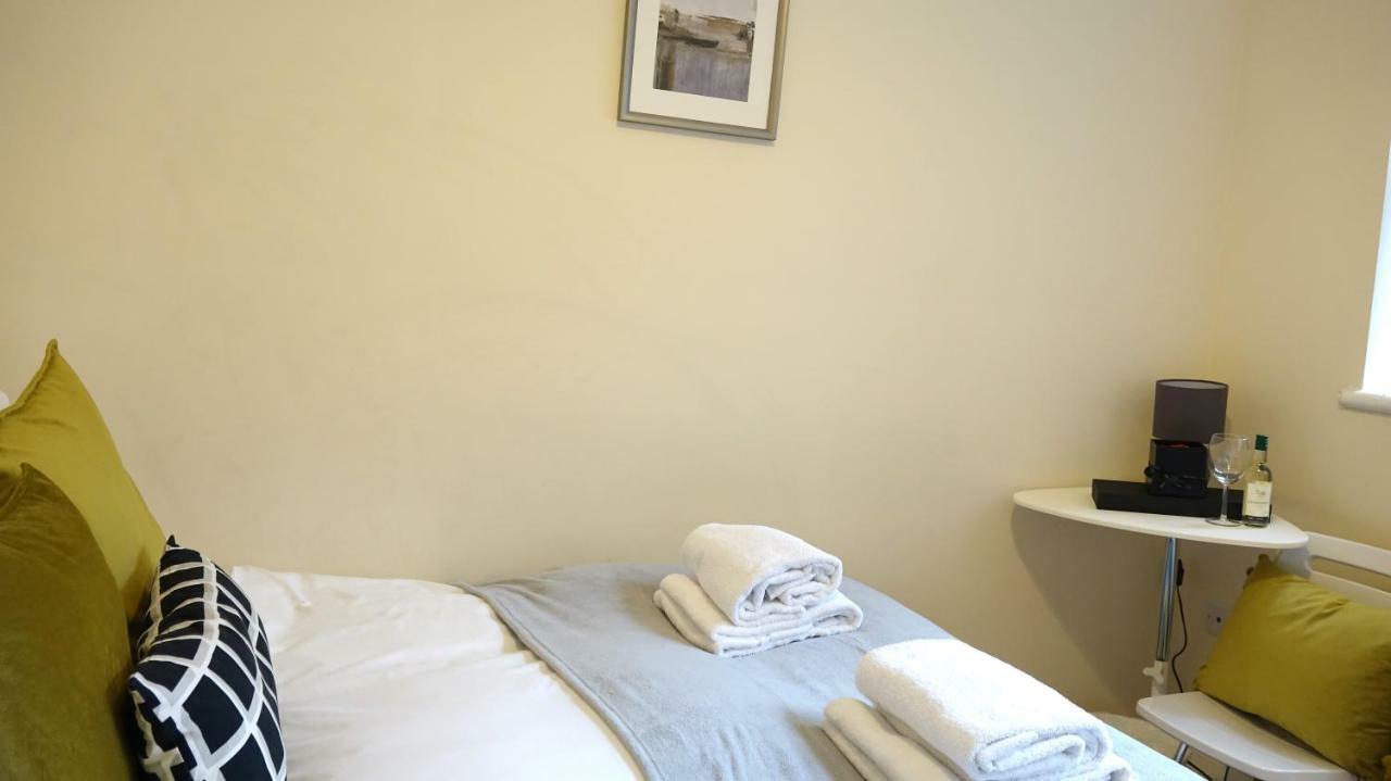 Heathrow Ensuite Rooms- Auto Check In London Eksteriør bilde