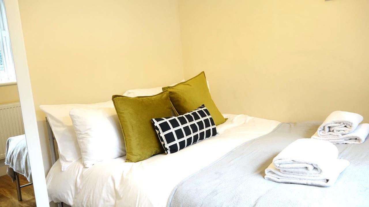 Heathrow Ensuite Rooms- Auto Check In London Eksteriør bilde