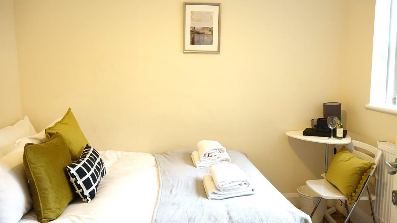 Heathrow Ensuite Rooms- Auto Check In London Eksteriør bilde