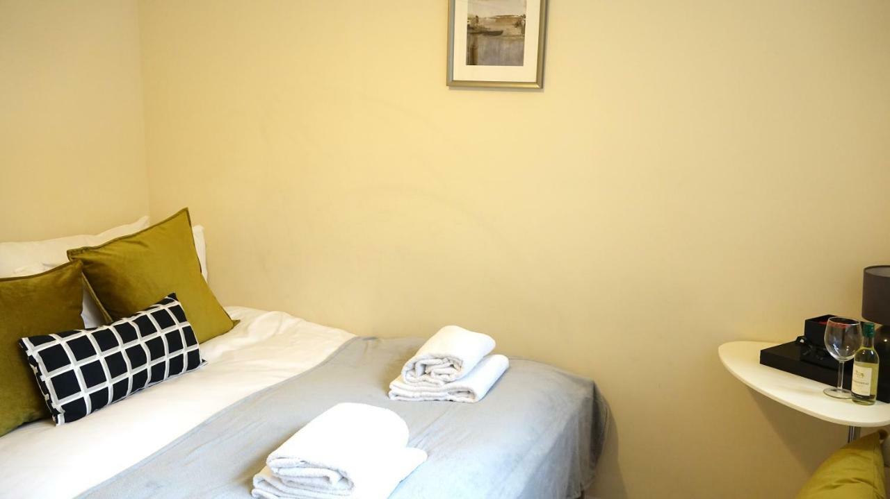 Heathrow Ensuite Rooms- Auto Check In London Eksteriør bilde