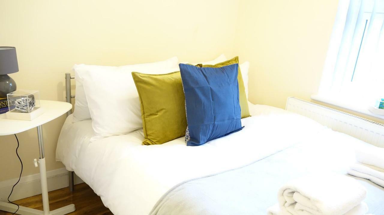Heathrow Ensuite Rooms- Auto Check In London Eksteriør bilde