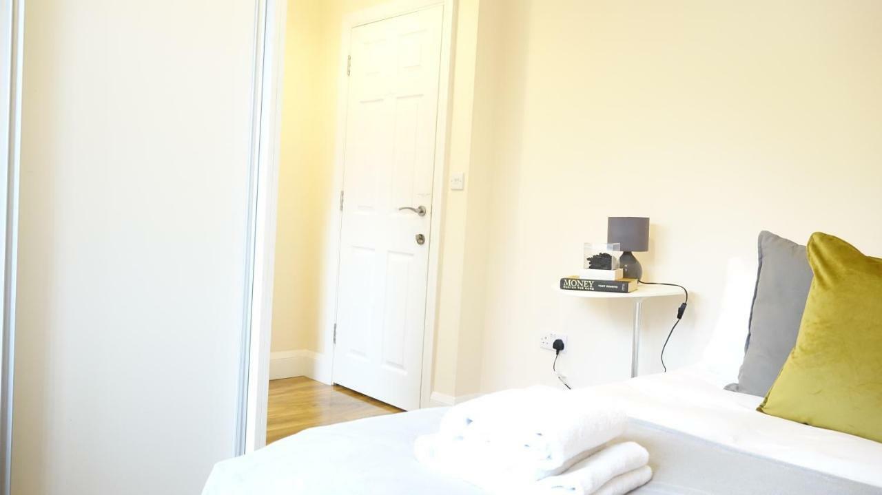 Heathrow Ensuite Rooms- Auto Check In London Eksteriør bilde