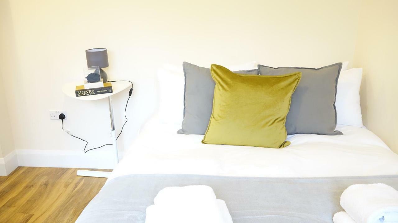 Heathrow Ensuite Rooms- Auto Check In London Eksteriør bilde