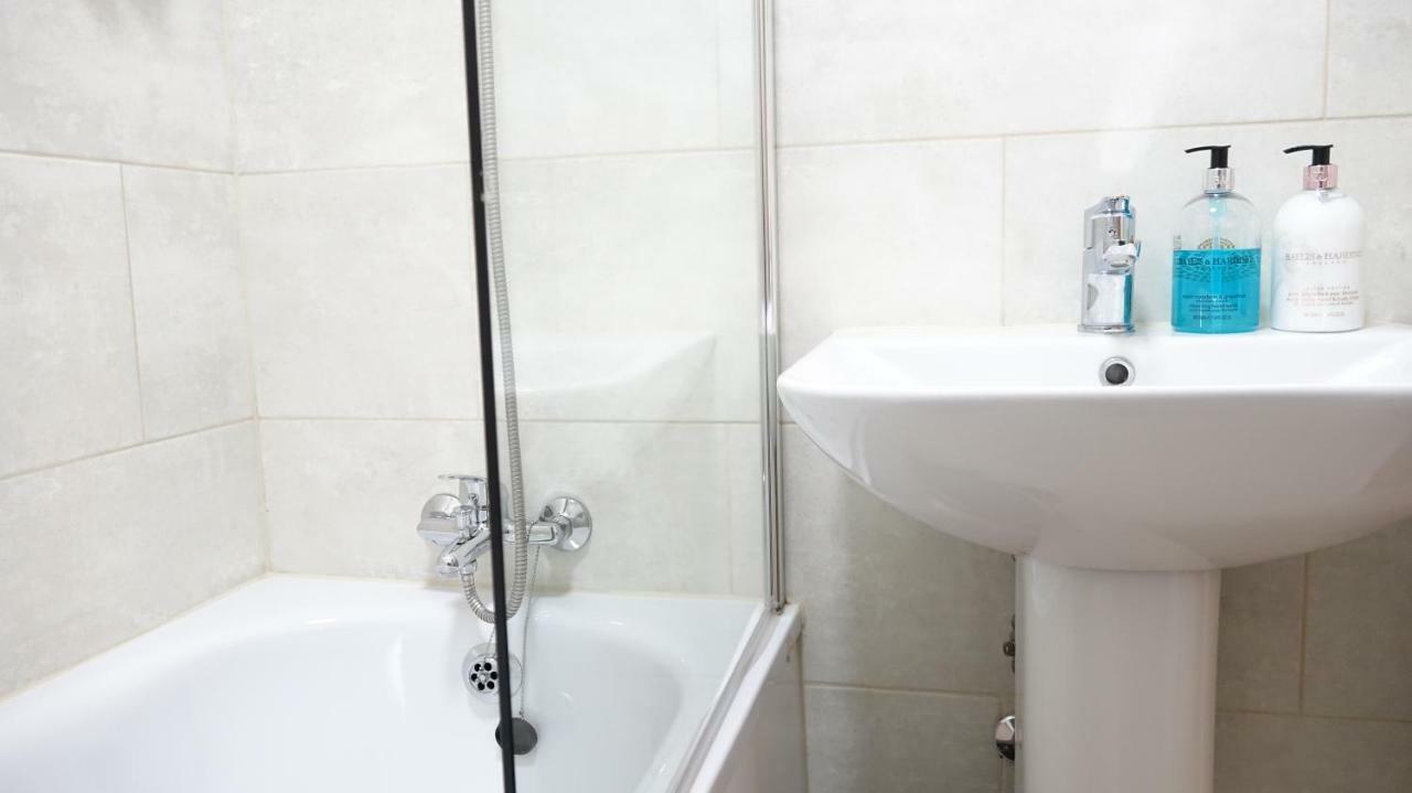 Heathrow Ensuite Rooms- Auto Check In London Eksteriør bilde