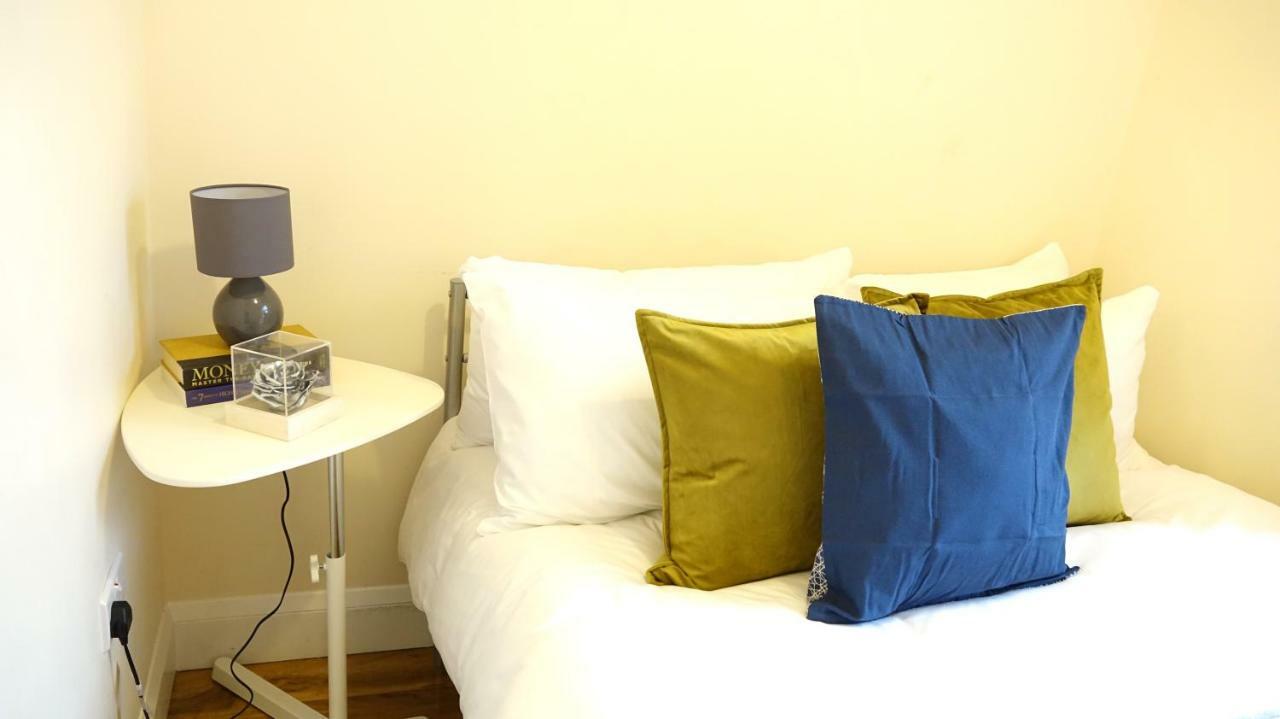 Heathrow Ensuite Rooms- Auto Check In London Eksteriør bilde