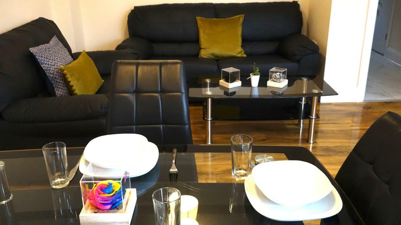Heathrow Ensuite Rooms- Auto Check In London Eksteriør bilde