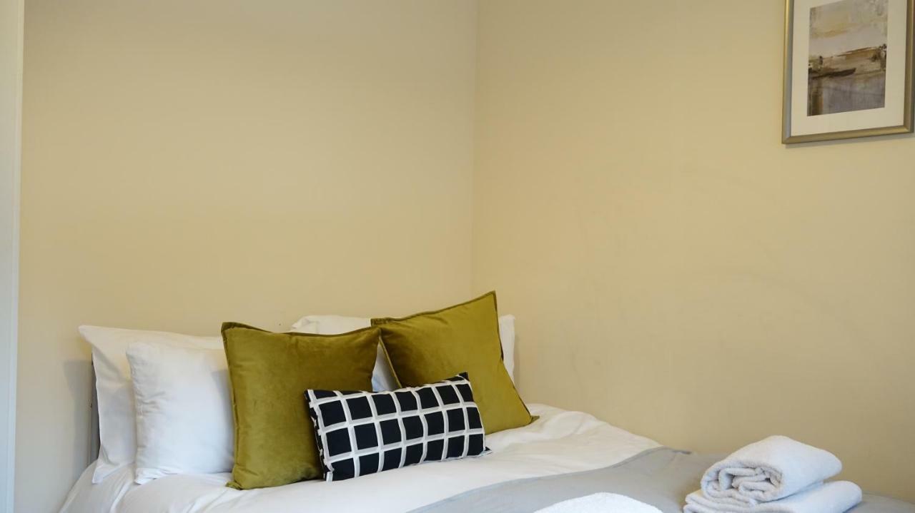 Heathrow Ensuite Rooms- Auto Check In London Eksteriør bilde