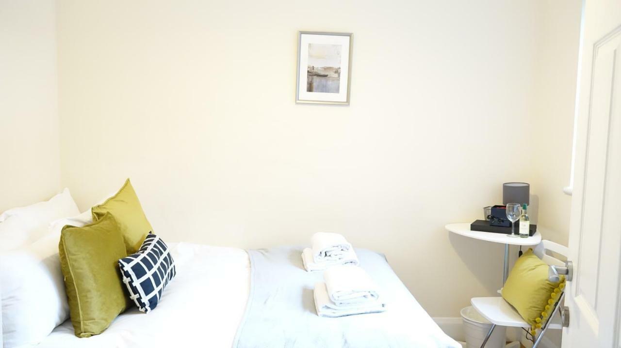 Heathrow Ensuite Rooms- Auto Check In London Eksteriør bilde