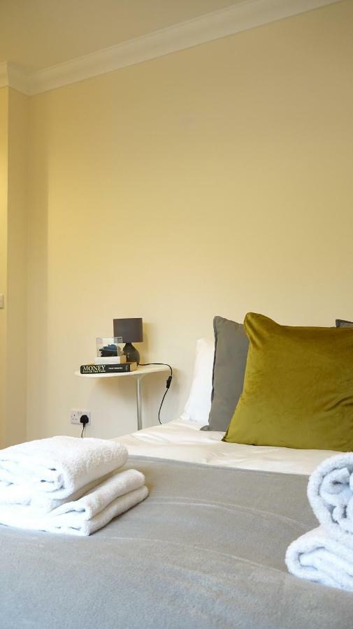 Heathrow Ensuite Rooms- Auto Check In London Eksteriør bilde
