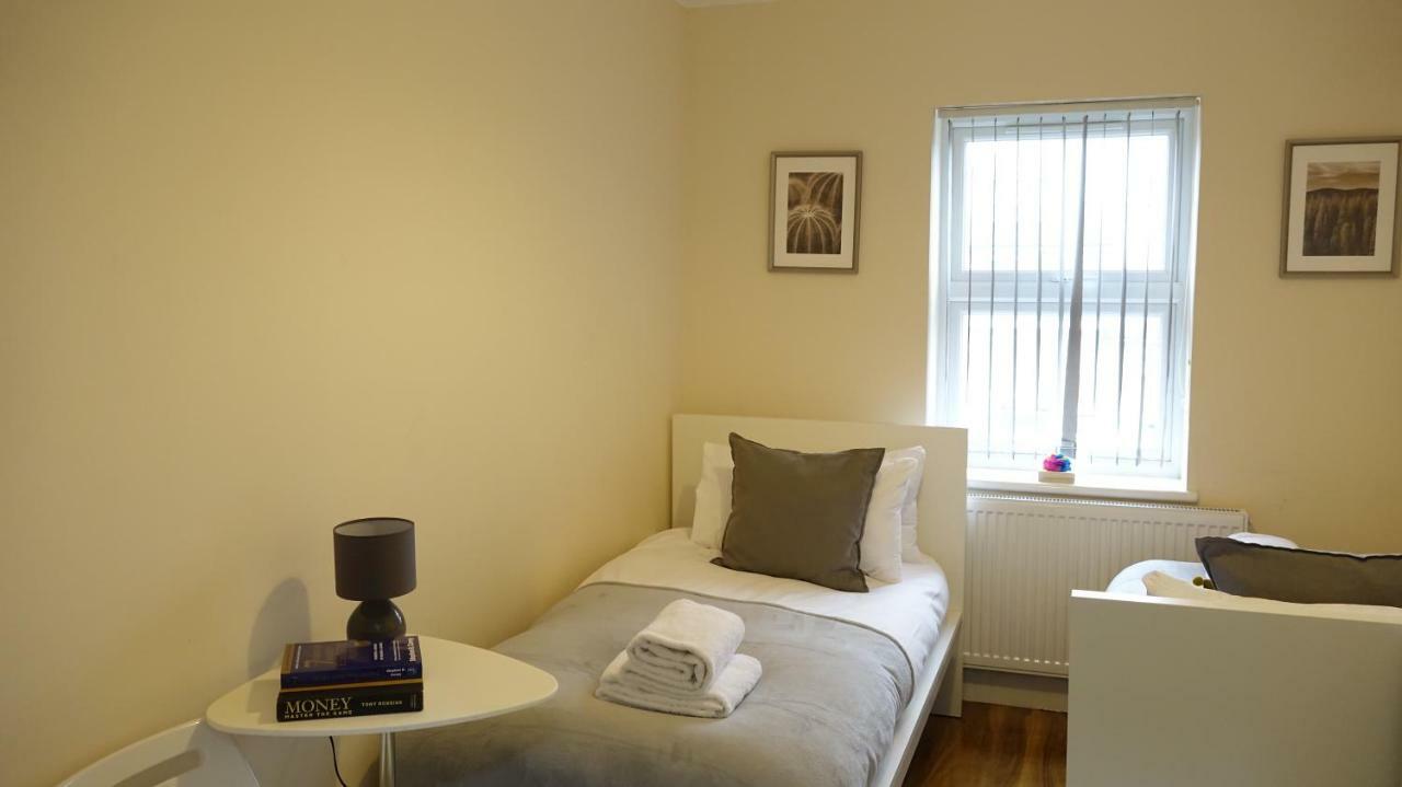 Heathrow Ensuite Rooms- Auto Check In London Eksteriør bilde