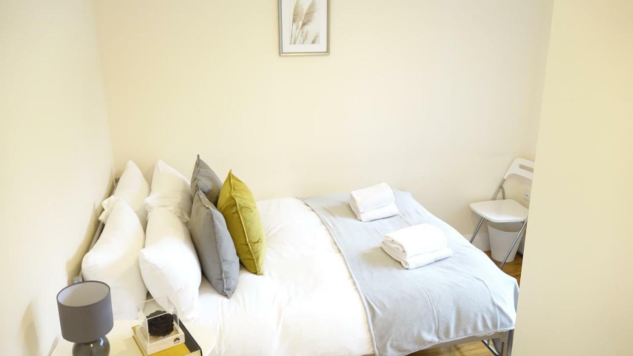Heathrow Ensuite Rooms- Auto Check In London Eksteriør bilde